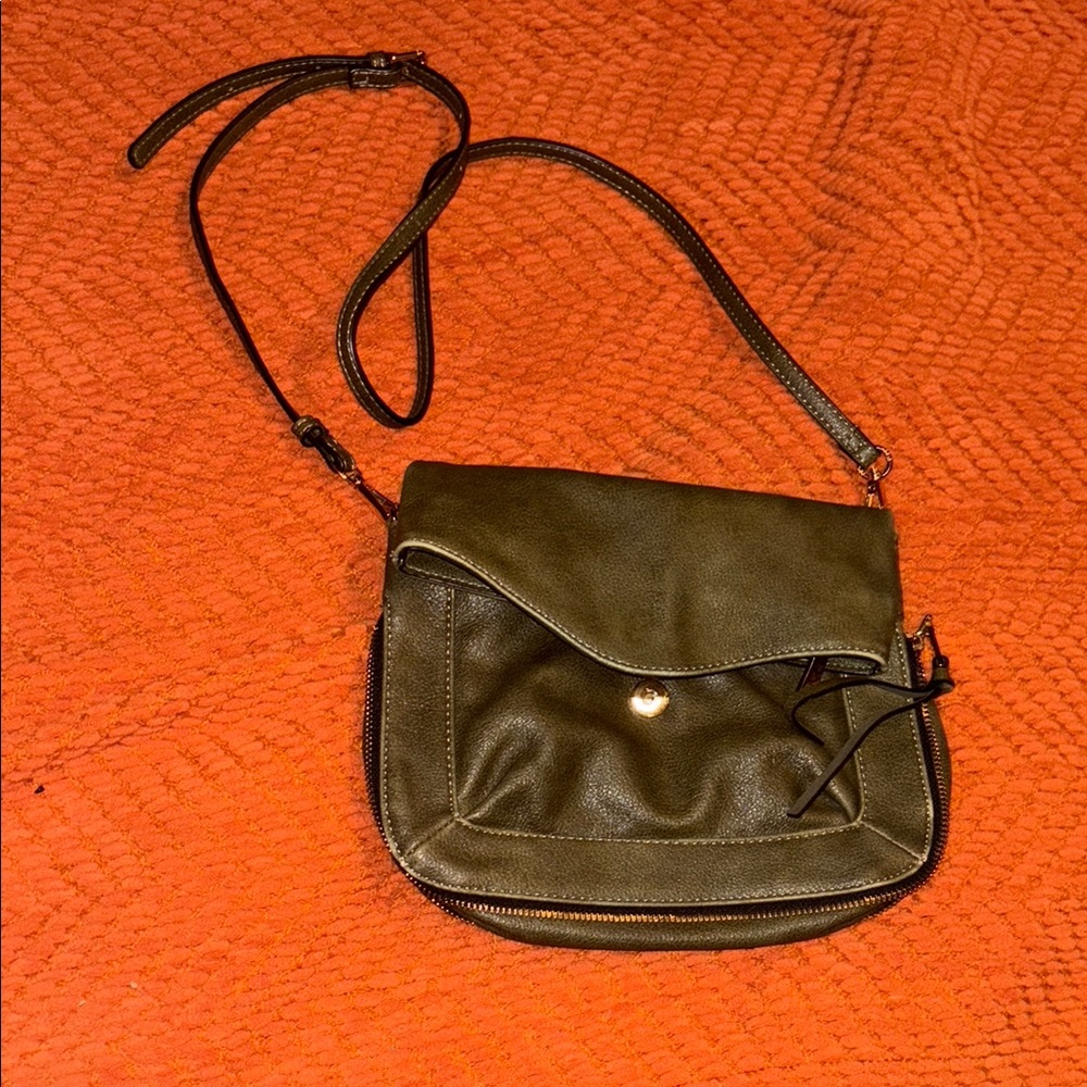 Moda Luxe Green and Gold Crossbody Bag with Structured Design